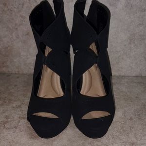 APT.9 Defined Comfort  Black High Heel Shoes Size 6.5